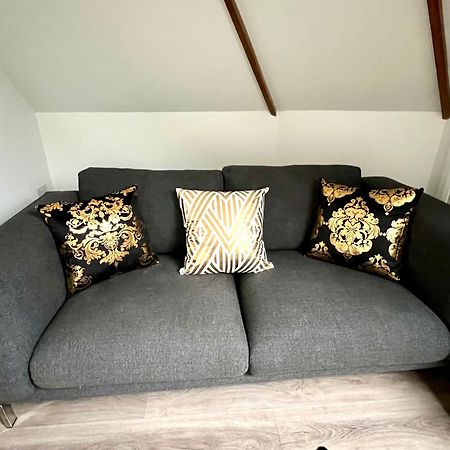 Glastonbury Secret Retreat - 1 Bd Split-Level Apt, Sleeps 3 ภายนอก รูปภาพ