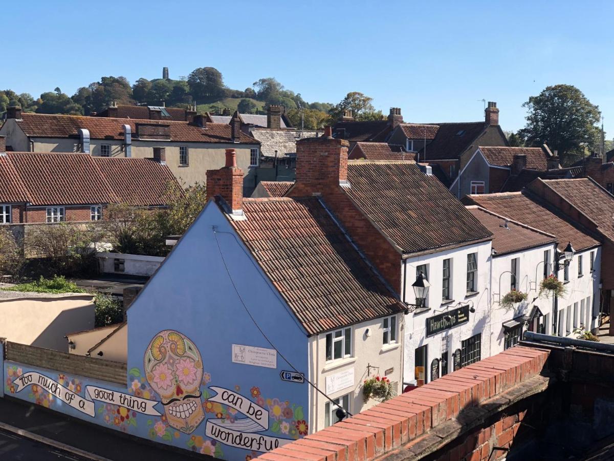 Glastonbury Secret Retreat - 1 Bd Split-Level Apt, Sleeps 3 ภายนอก รูปภาพ
