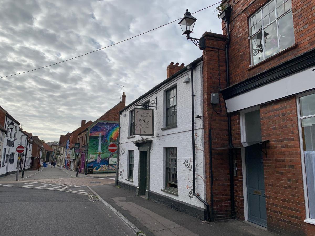 Glastonbury Secret Retreat - 1 Bd Split-Level Apt, Sleeps 3 ภายนอก รูปภาพ