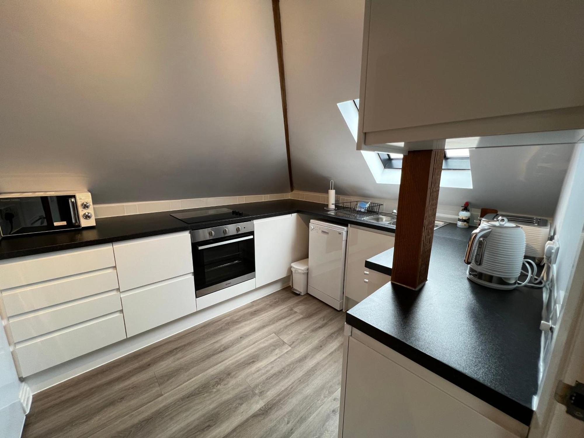 Glastonbury Secret Retreat - 1 Bd Split-Level Apt, Sleeps 3 ภายนอก รูปภาพ