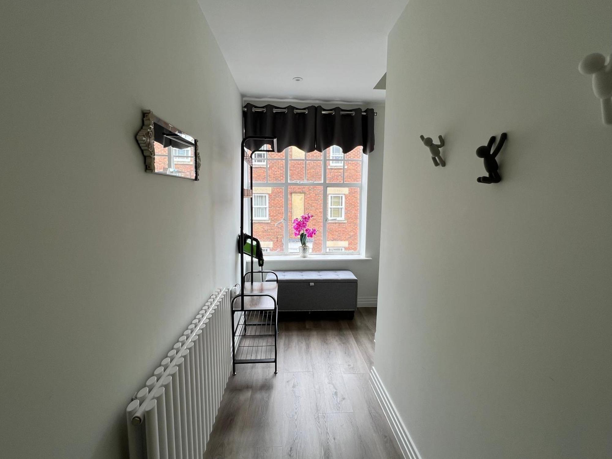 Glastonbury Secret Retreat - 1 Bd Split-Level Apt, Sleeps 3 ภายนอก รูปภาพ