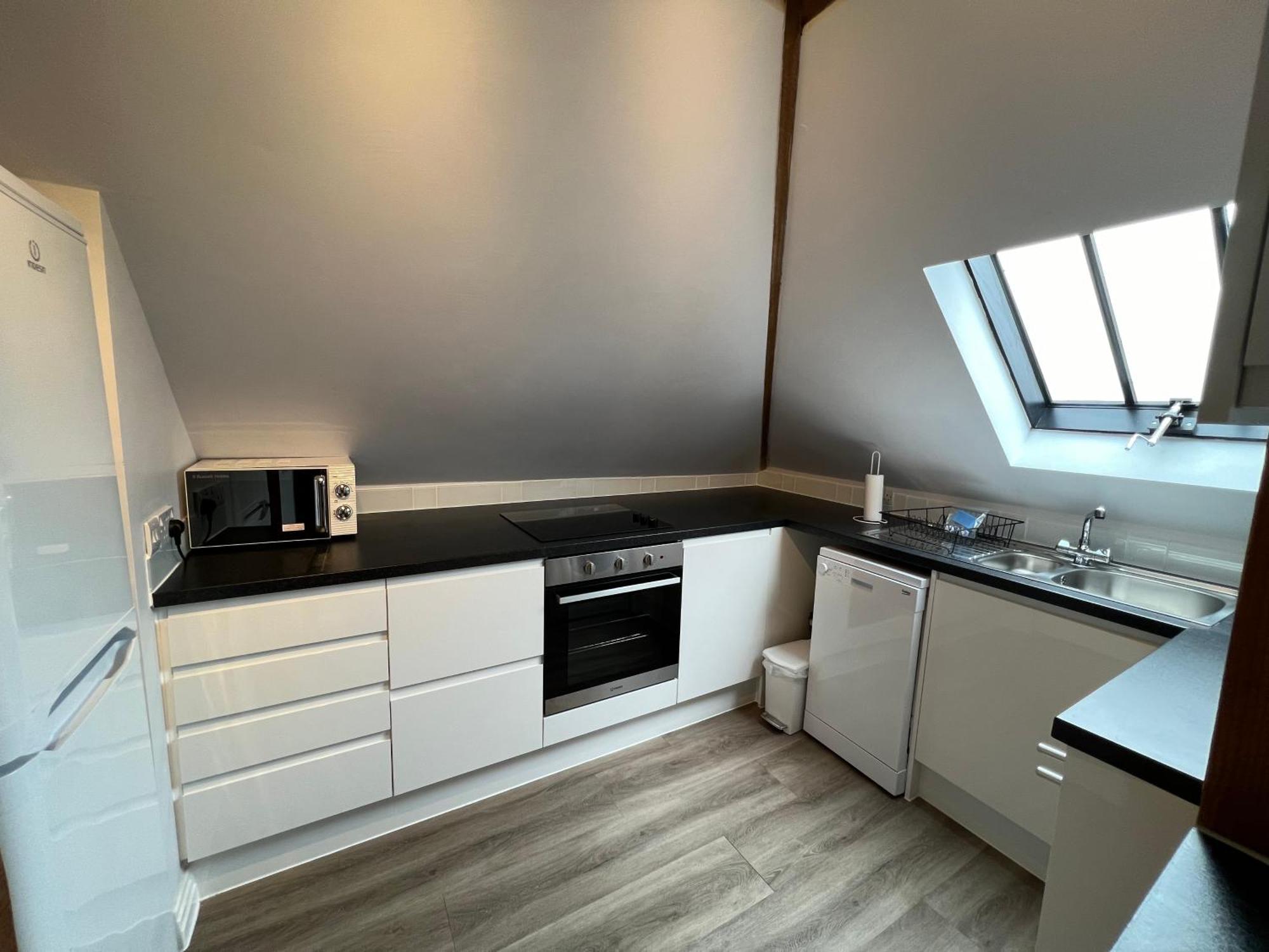 Glastonbury Secret Retreat - 1 Bd Split-Level Apt, Sleeps 3 ภายนอก รูปภาพ