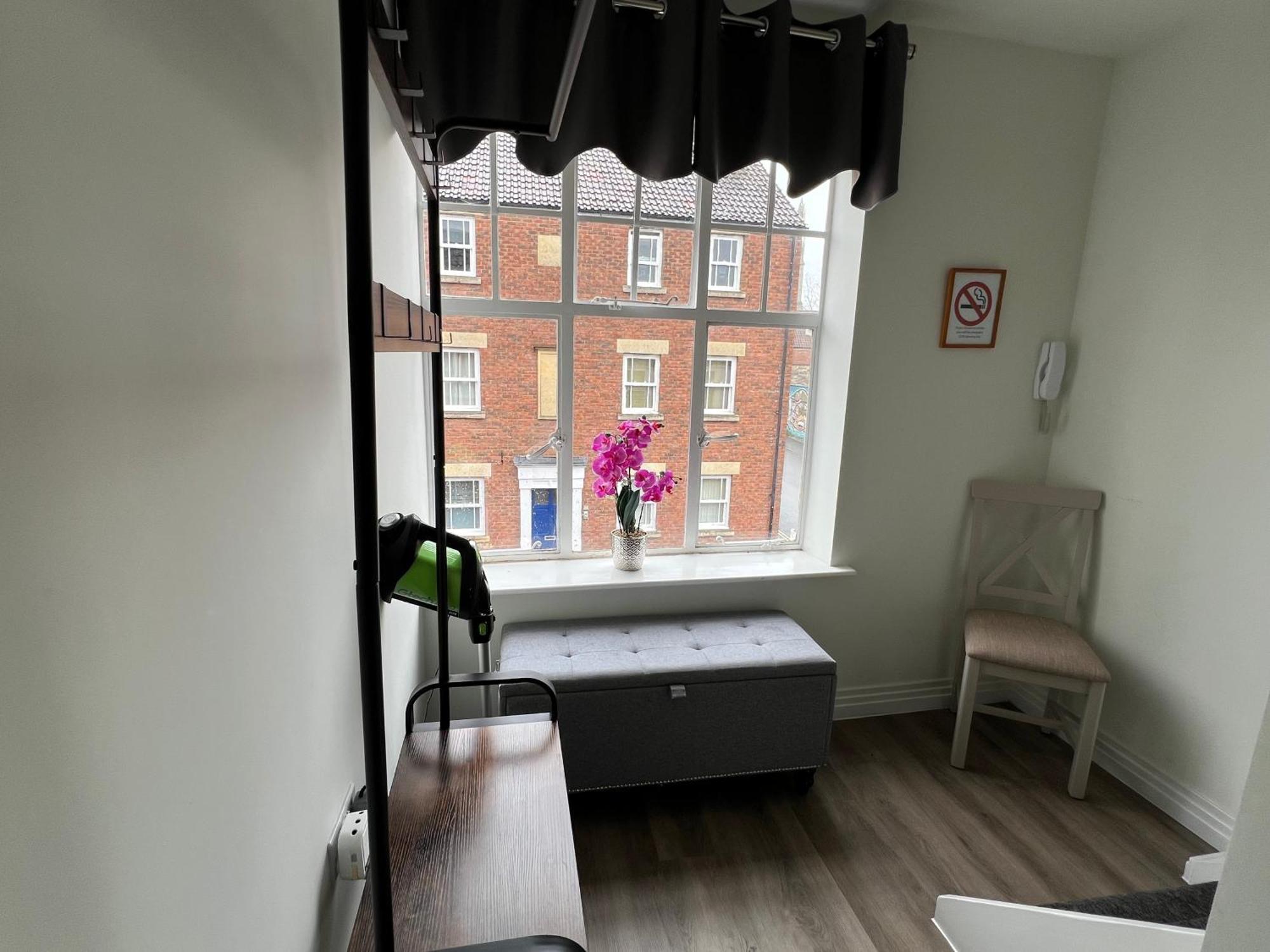 Glastonbury Secret Retreat - 1 Bd Split-Level Apt, Sleeps 3 ภายนอก รูปภาพ